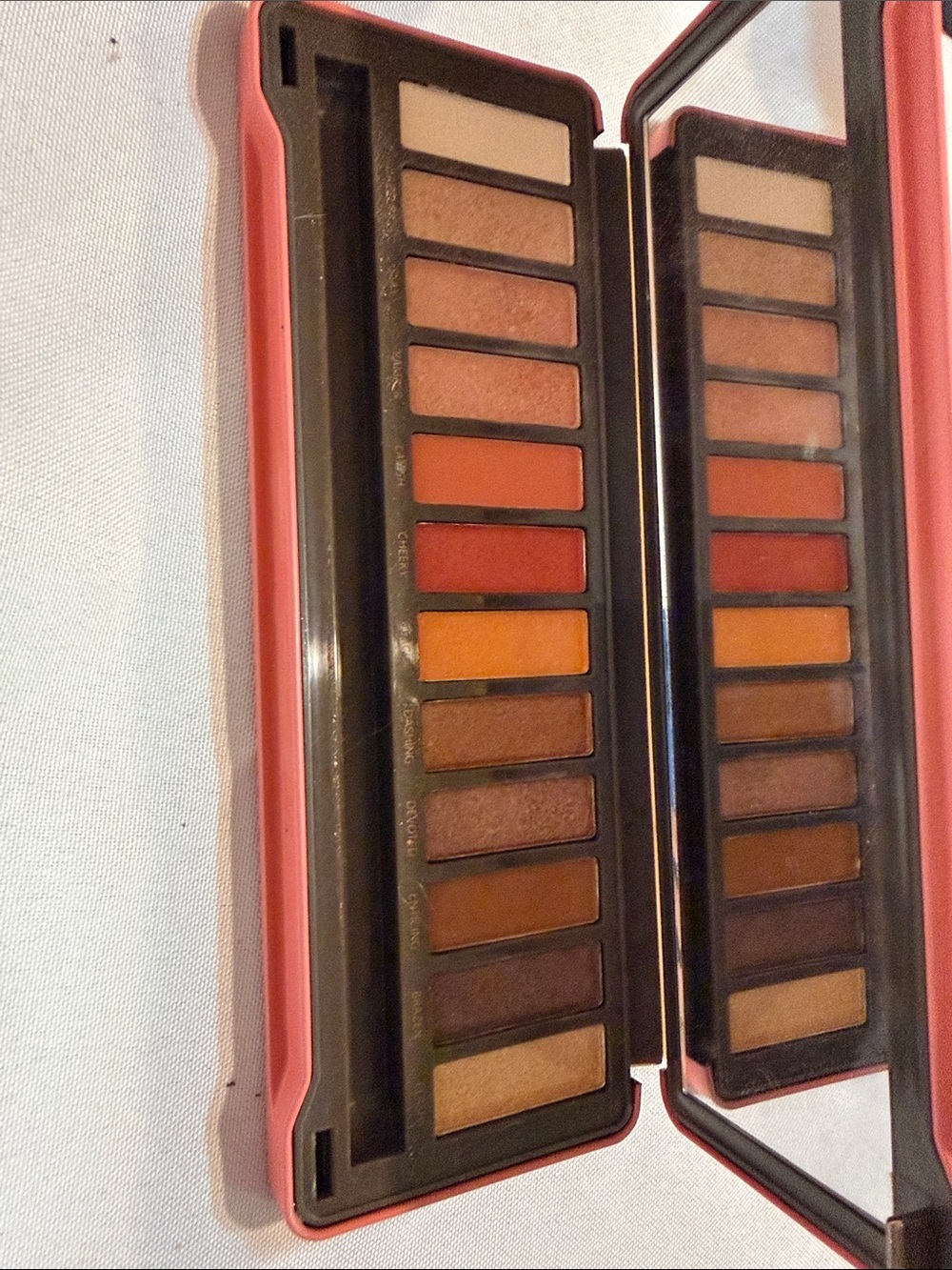 Assorted eyeshadows - Picture 6 of 15